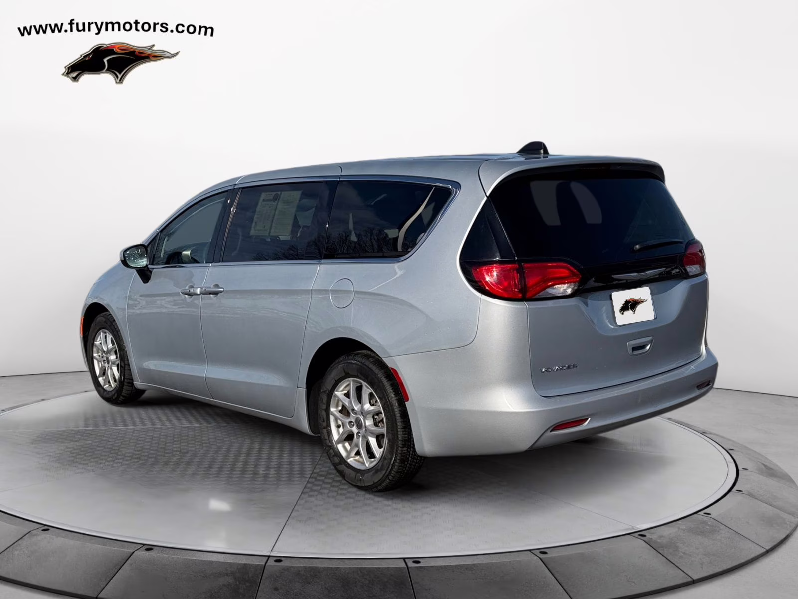 2023 Silver Mist Clearcoat Chrysler Voyager LX FWD Van