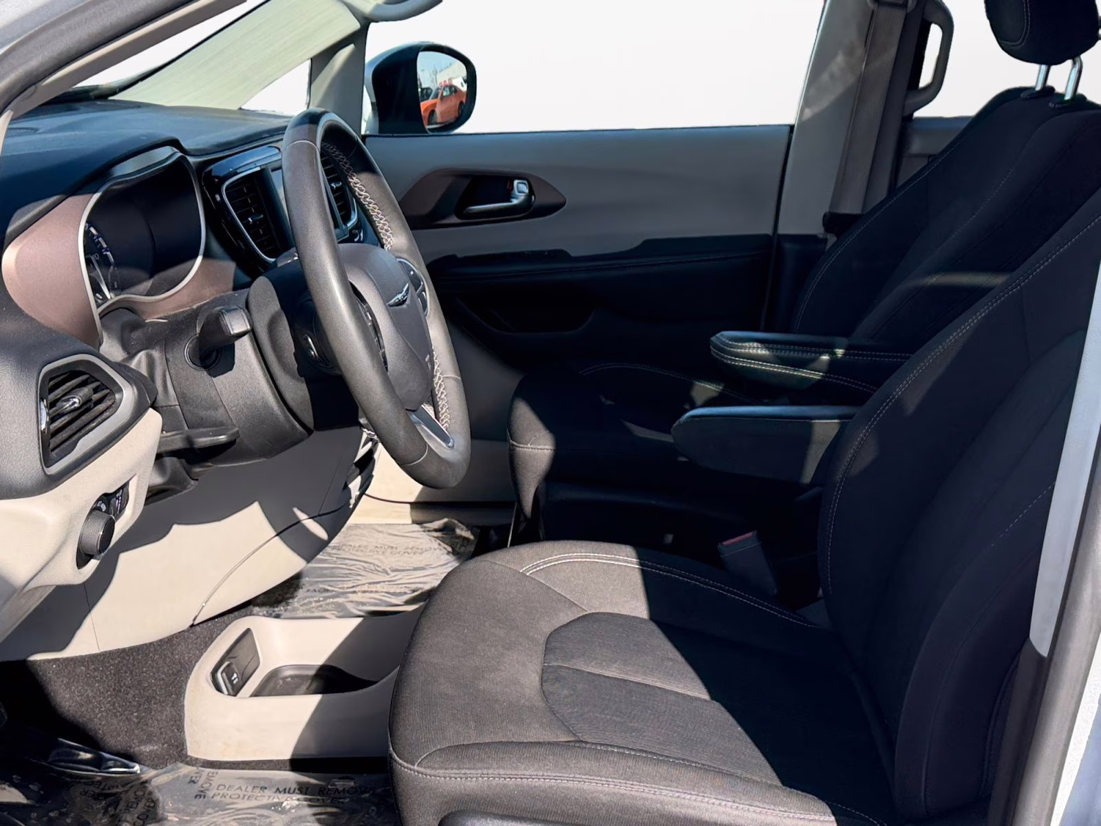 2023 Silver Mist Clearcoat Chrysler Voyager LX FWD Van