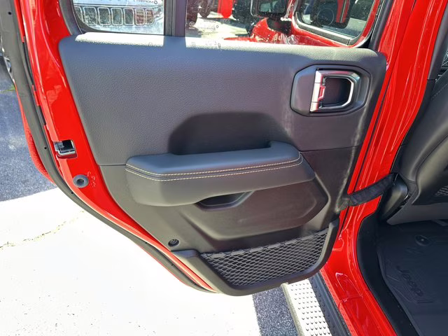 2026 Firecracker Red Clearcoat Jeep Wrangler Sahara 4X4 Convertible
