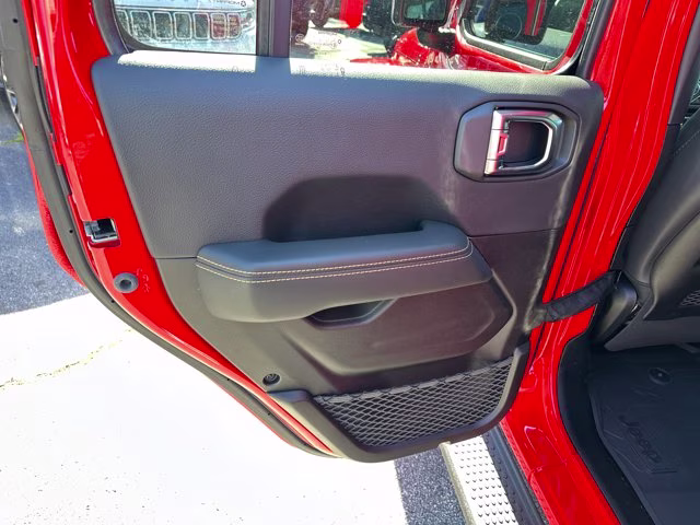 2026 Firecracker Red Clearcoat Jeep Wrangler Sahara 4X4 Convertible