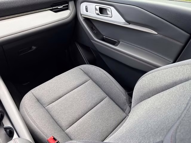 2026 White Metallic Ford Explorer Active RWD SUV