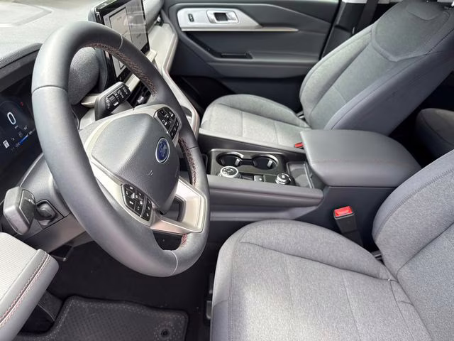 2026 White Metallic Ford Explorer Active RWD SUV