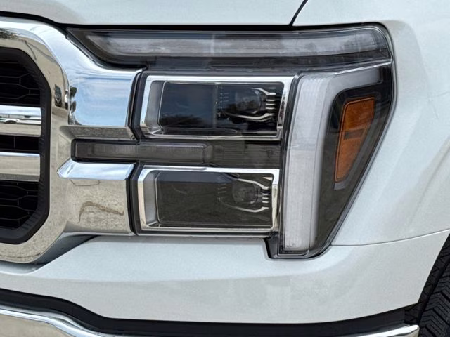 2026 White Metallic Ford F-150 Lariat 4X4 Truck