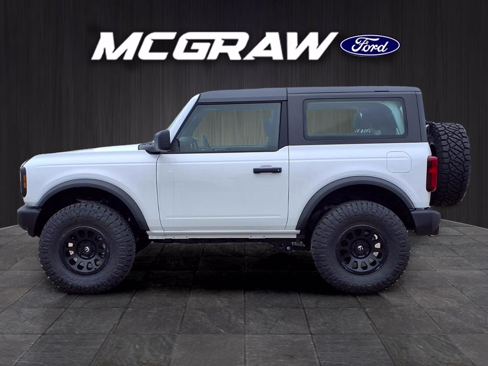 2025 Oxford White Ford Bronco Base 4X4 SUV