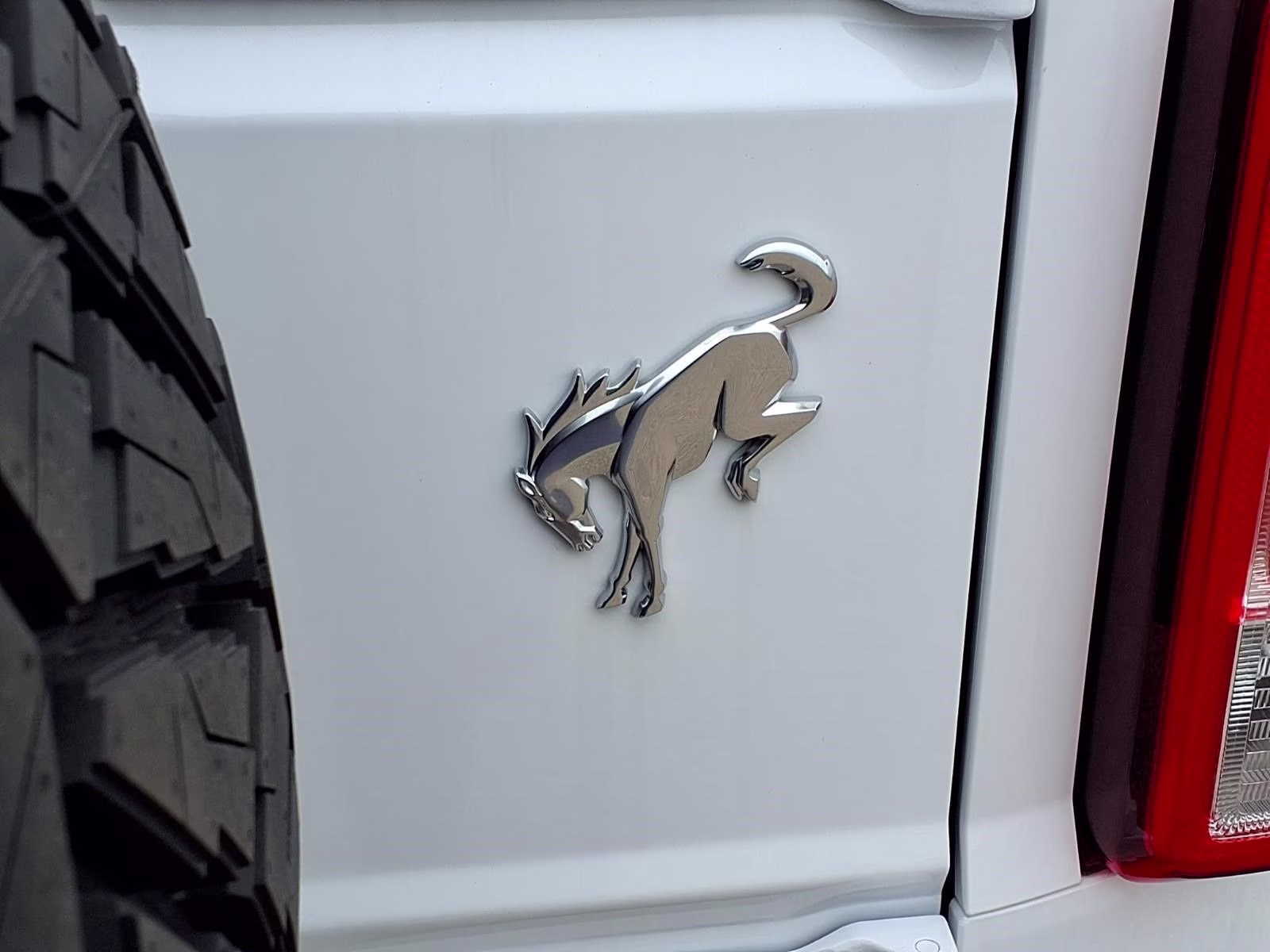 2025 Oxford White Ford Bronco Base 4X4 SUV