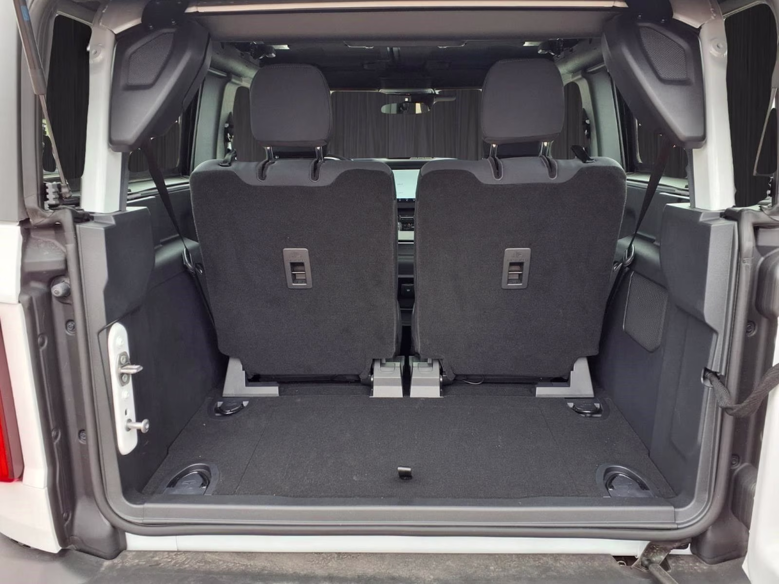 2025 Oxford White Ford Bronco Base 4X4 SUV