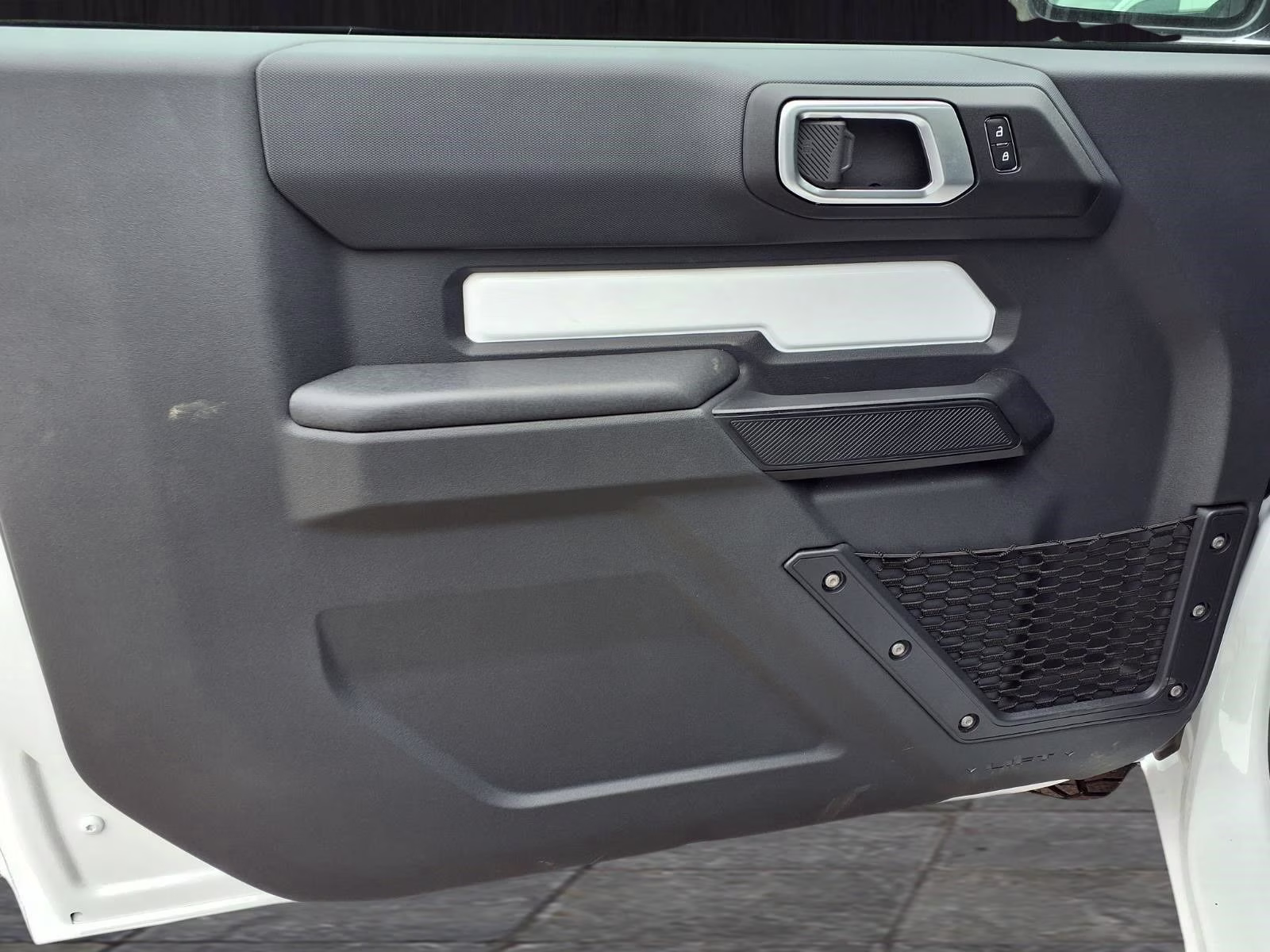 2025 Oxford White Ford Bronco Base 4X4 SUV