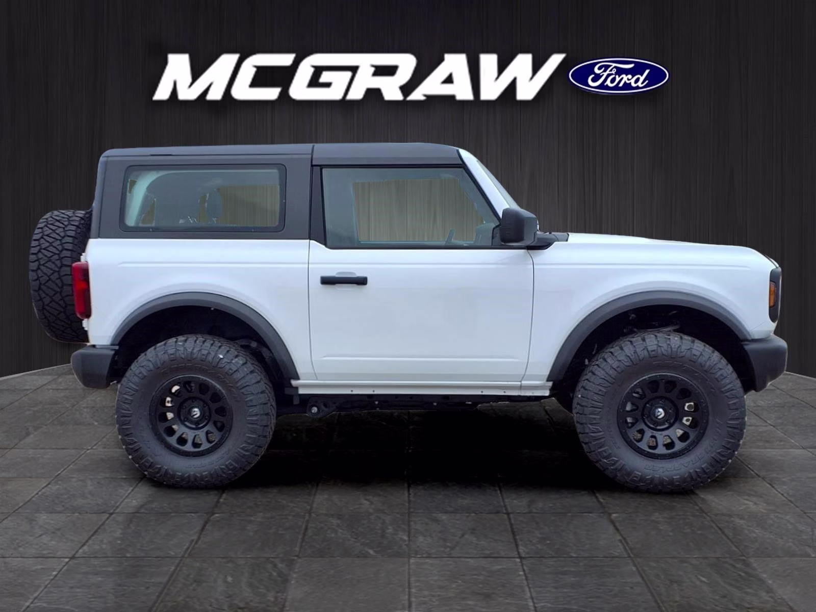 2025 Oxford White Ford Bronco Base 4X4 SUV