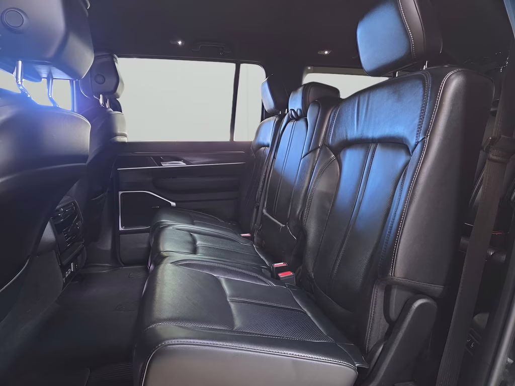 2023 Diamond Black Crystal Pearlcoat Jeep Wagoneer Series III 4X4 SUV