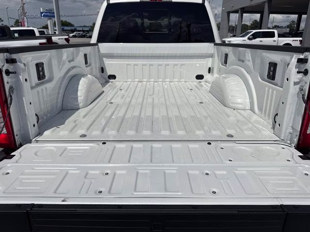 2026 White Metallic Ford Super Duty F-250 SRW Lariat 4X4 Truck