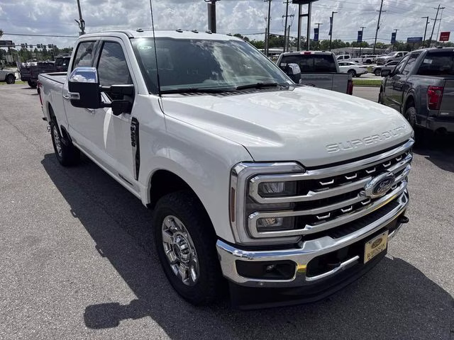2026 White Metallic Ford Super Duty F-250 SRW Lariat 4X4 Truck
