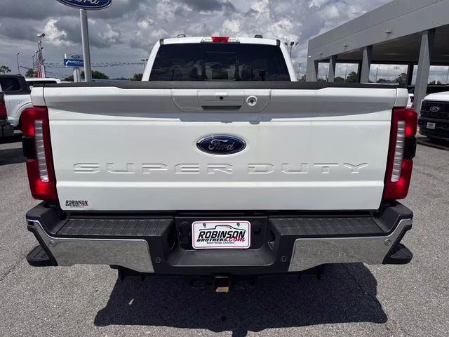 2026 White Metallic Ford Super Duty F-250 SRW Lariat 4X4 Truck