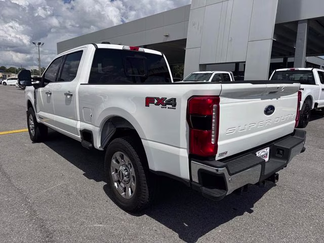 2026 White Metallic Ford Super Duty F-250 SRW Lariat 4X4 Truck