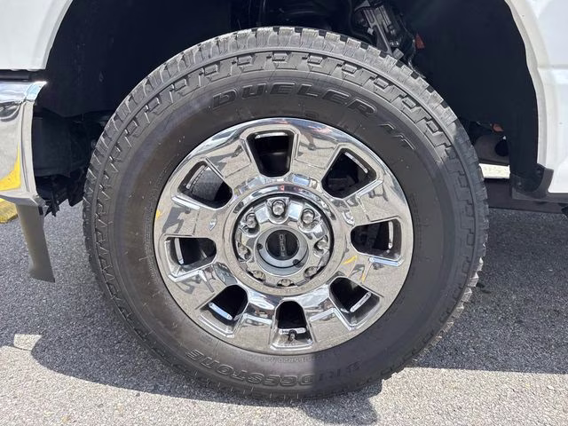 2026 White Metallic Ford Super Duty F-250 SRW Lariat 4X4 Truck
