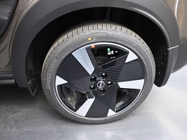 2026 Canyon Bronze Metallic Nissan Kicks SR AWD SUV