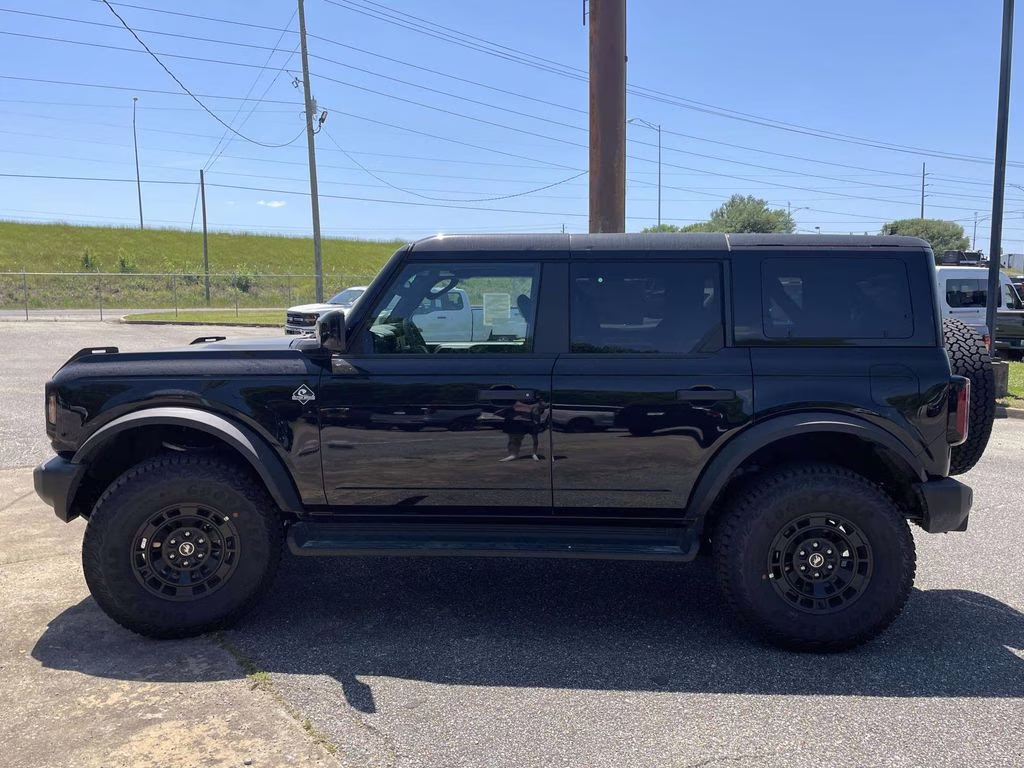 2026 Shadow Black Ford Bronco Outer Banks 4X4 SUV
