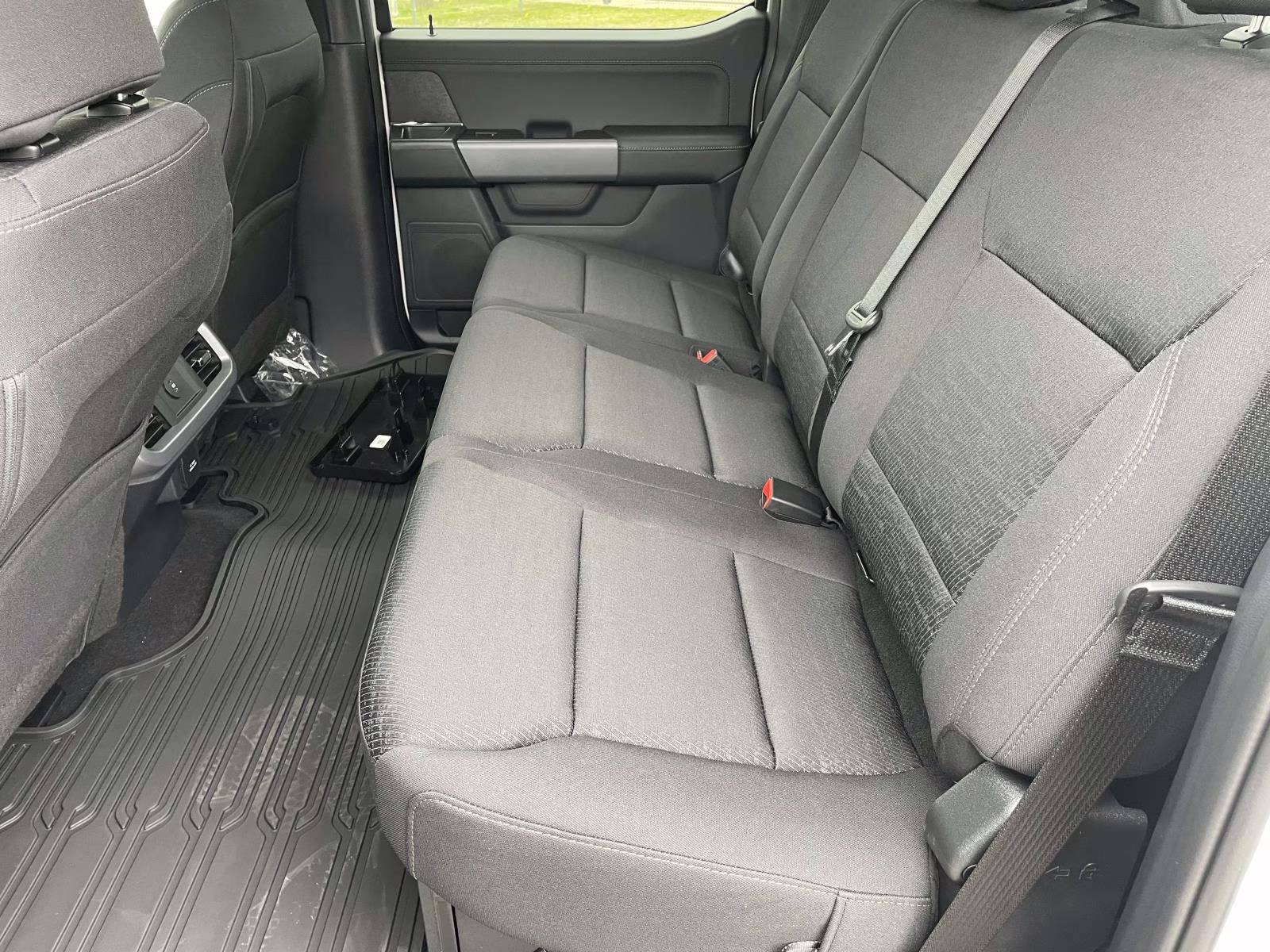 2026 Oxford White Ford F-150 XLT 4X4 Truck