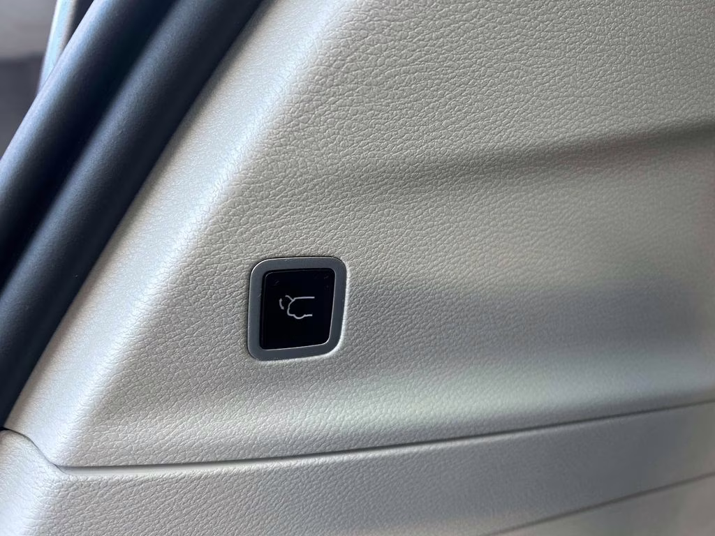 2024 Diamond Black Crystal Pearlcoat Chrysler Pacifica Touring L FWD Van