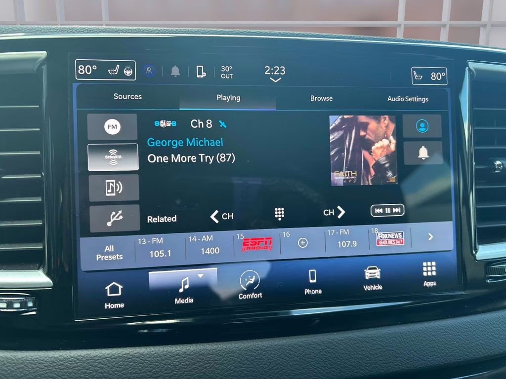 2024 Diamond Black Crystal Pearlcoat Chrysler Pacifica Touring L FWD Van