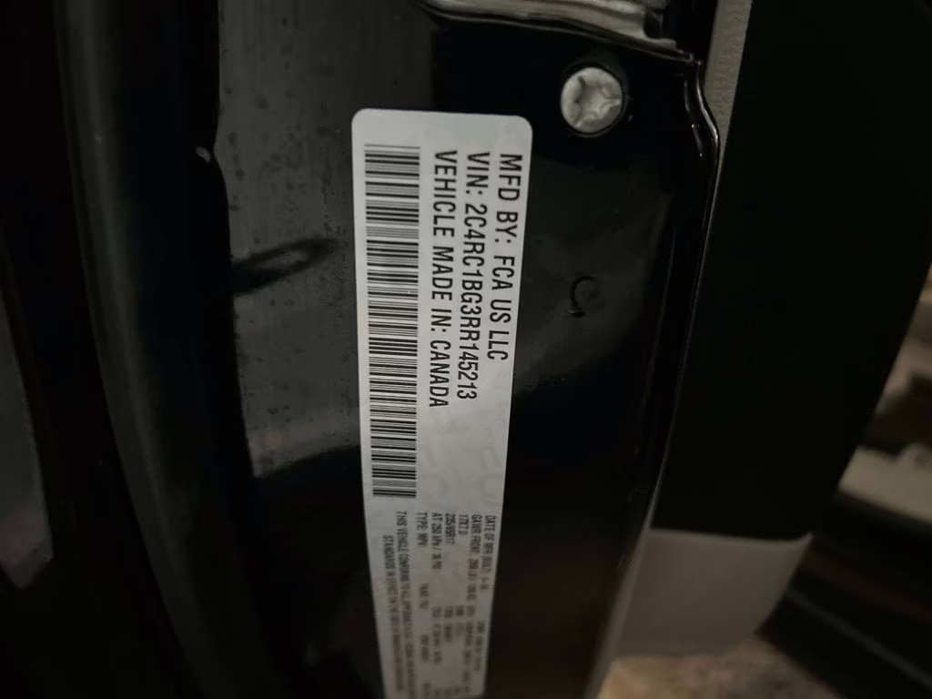 2024 Diamond Black Crystal Pearlcoat Chrysler Pacifica Touring L FWD Van