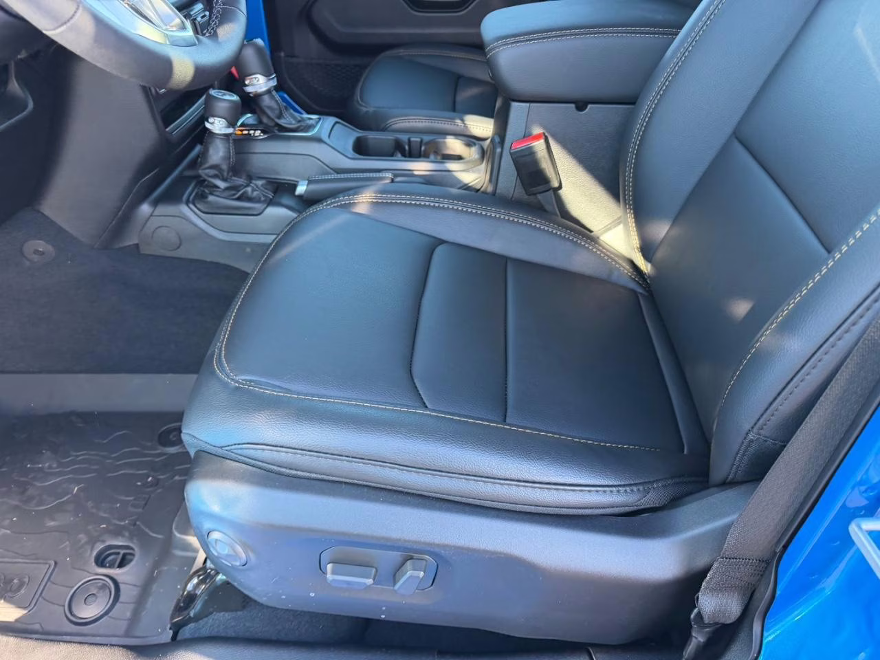 2026 Hydro Blue Pearlcoat Jeep Wrangler Sahara 4X4 SUV