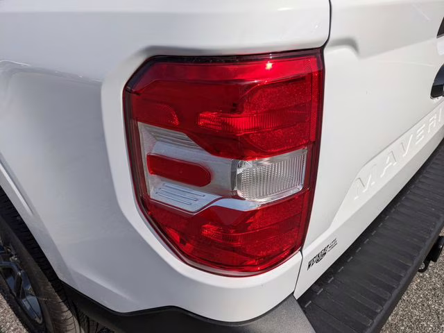 2026 Oxford White Ford Maverick XLT FWD Truck