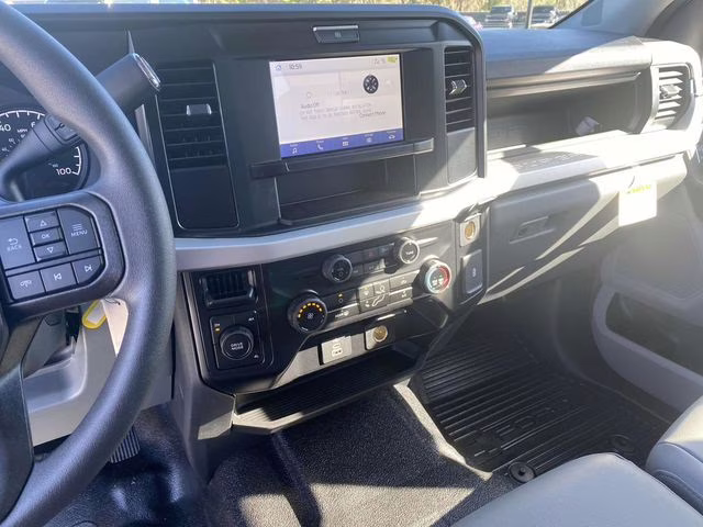 2026 Oxford White Ford Super Duty F-450 DRW XL 4X4 Chassis