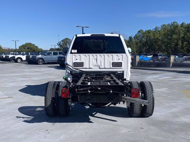 2026 Oxford White Ford Super Duty F-450 DRW XL 4X4 Chassis