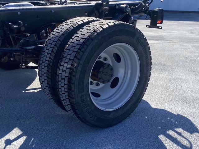 2026 Oxford White Ford Super Duty F-450 DRW XL 4X4 Chassis