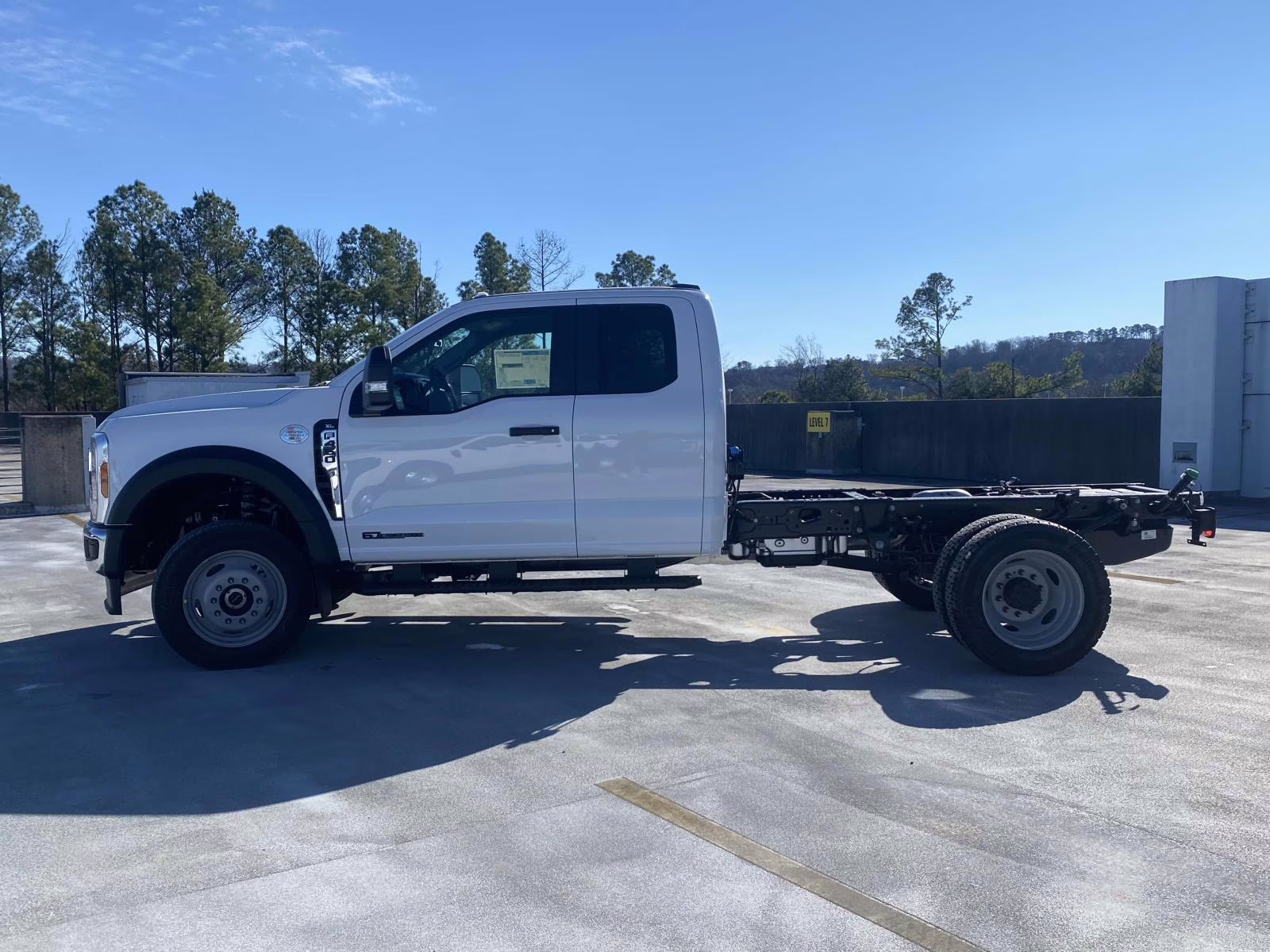 2026 Oxford White Ford Super Duty F-450 DRW XL 4X4 Chassis