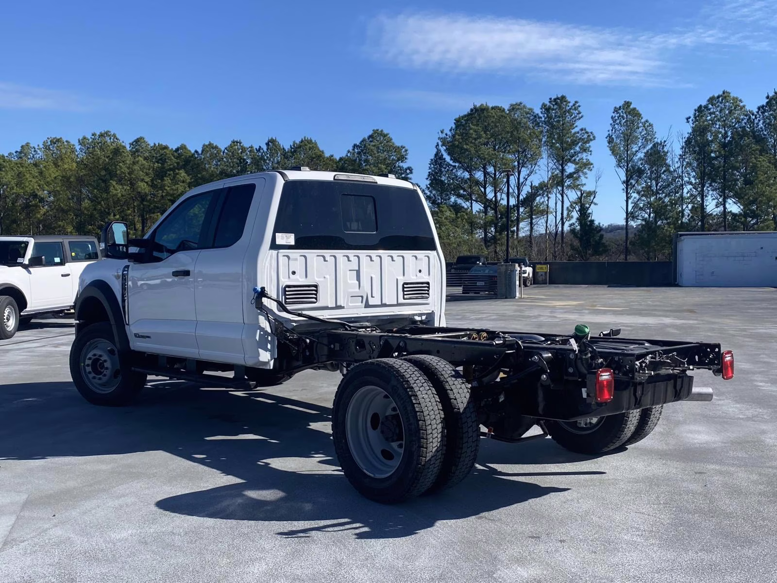 2026 Oxford White Ford Super Duty F-450 DRW XL 4X4 Chassis