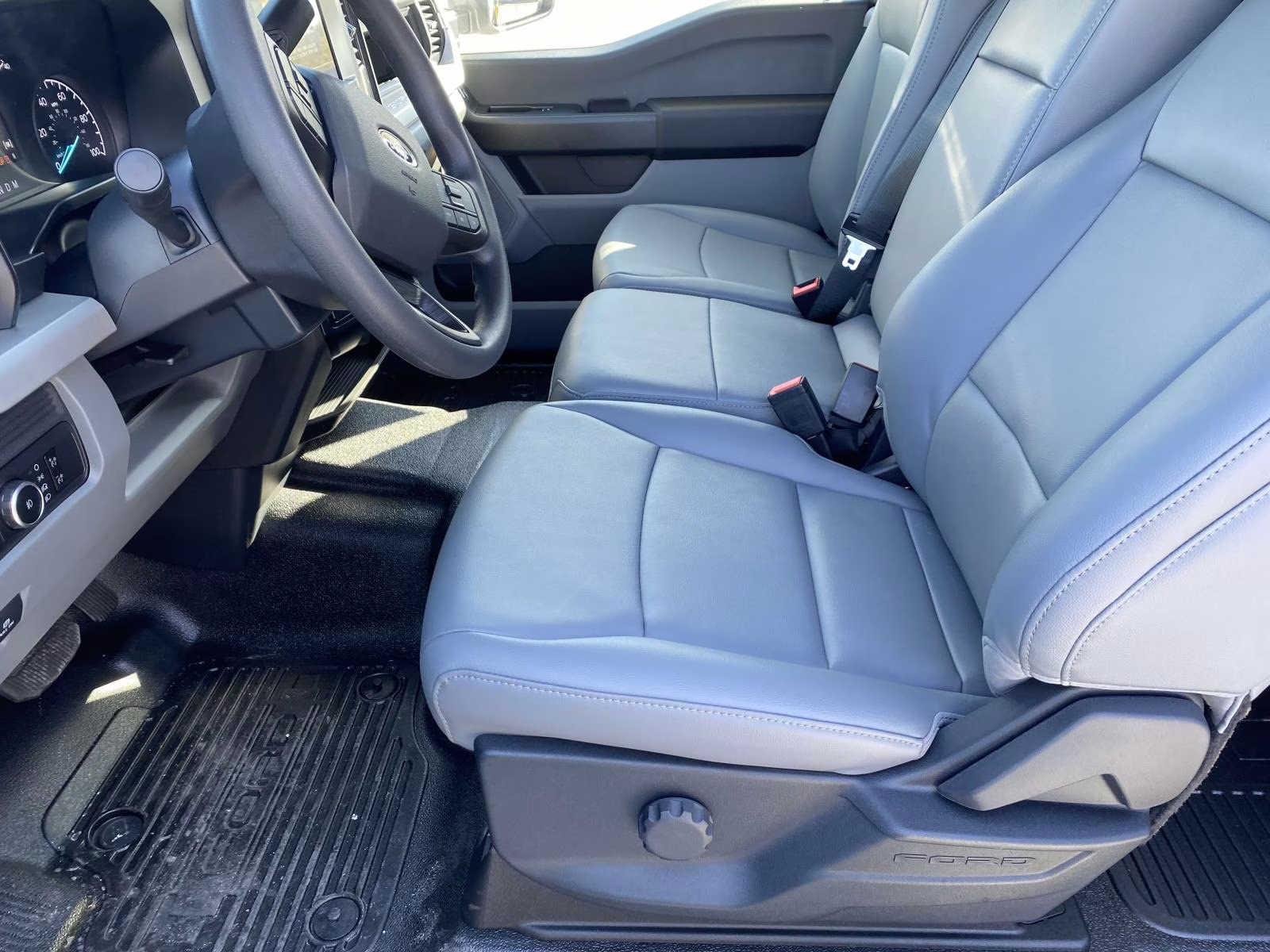 2026 Oxford White Ford Super Duty F-550 DRW XL 4X4 Chassis