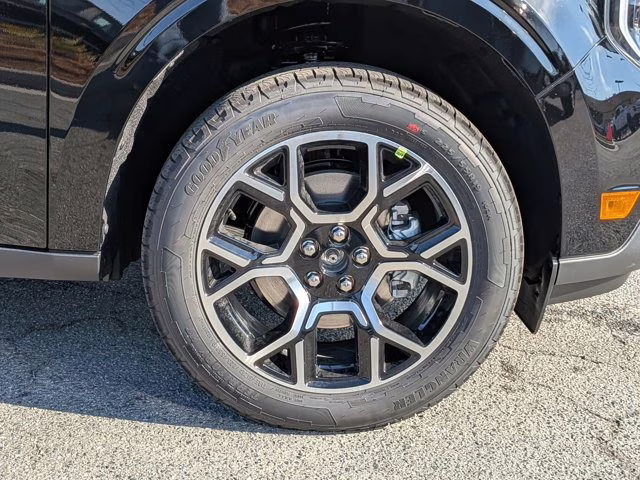 2026 Shadow Black Ford Maverick LARIAT AWD Truck