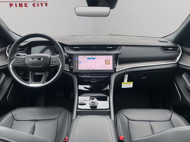 2026 Diamond Black Crystal Pearlcoat Jeep Grand Cherokee Limited 4X4 SUV