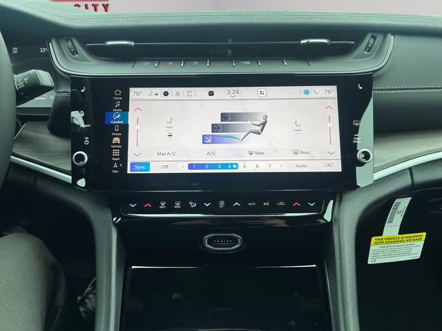 2026 Diamond Black Crystal Pearlcoat Jeep Grand Cherokee Limited 4X4 SUV