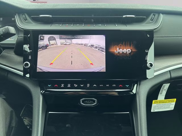 2026 Diamond Black Crystal Pearlcoat Jeep Grand Cherokee Limited 4X4 SUV