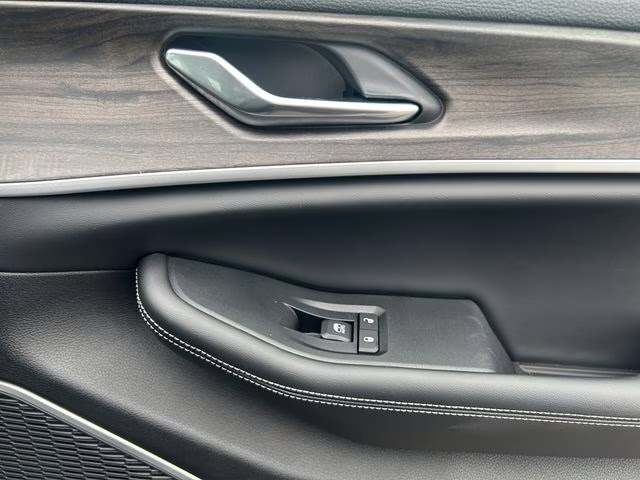 2026 Diamond Black Crystal Pearlcoat Jeep Grand Cherokee Limited 4X4 SUV