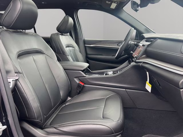 2026 Diamond Black Crystal Pearlcoat Jeep Grand Cherokee Limited 4X4 SUV