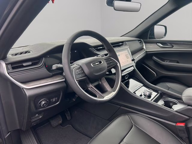 2026 Diamond Black Crystal Pearlcoat Jeep Grand Cherokee Limited 4X4 SUV