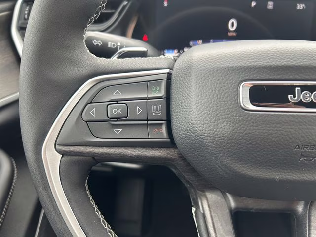 2026 Diamond Black Crystal Pearlcoat Jeep Grand Cherokee Limited 4X4 SUV