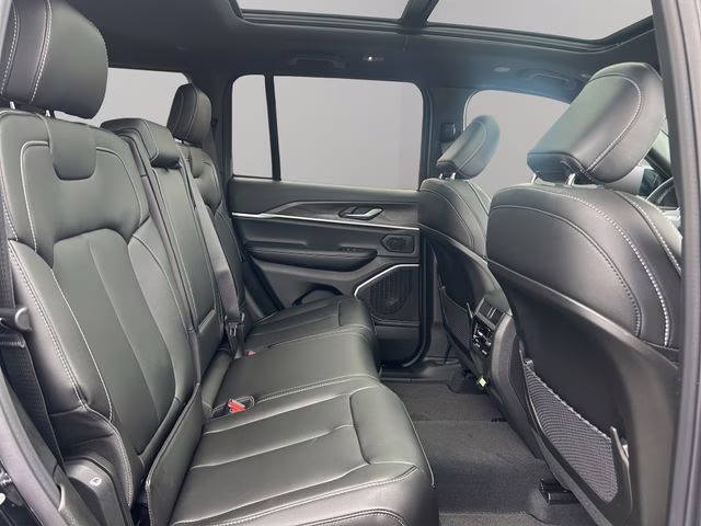 2026 Diamond Black Crystal Pearlcoat Jeep Grand Cherokee Limited 4X4 SUV