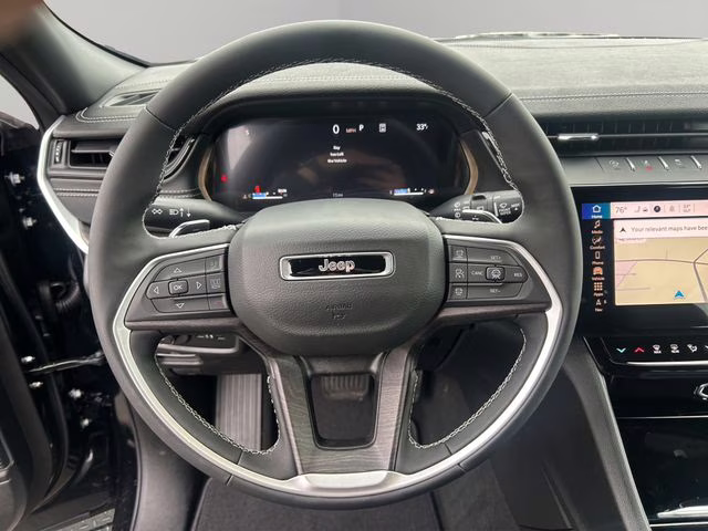 2026 Diamond Black Crystal Pearlcoat Jeep Grand Cherokee Limited 4X4 SUV