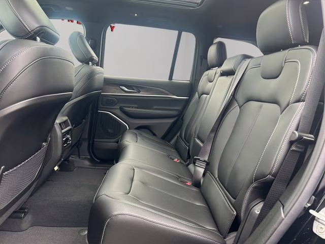 2026 Diamond Black Crystal Pearlcoat Jeep Grand Cherokee Limited 4X4 SUV