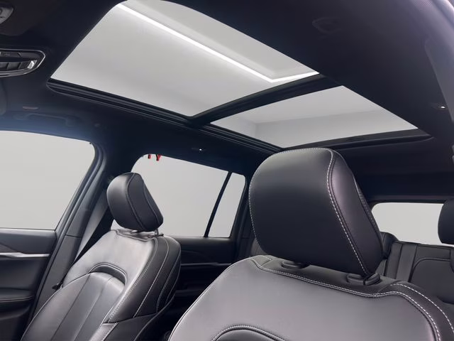 2026 Diamond Black Crystal Pearlcoat Jeep Grand Cherokee Limited 4X4 SUV