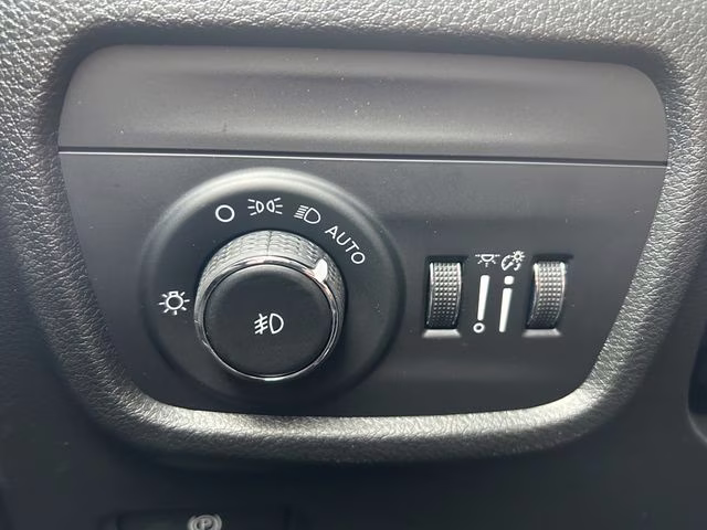 2026 Diamond Black Crystal Pearlcoat Jeep Grand Cherokee Limited 4X4 SUV