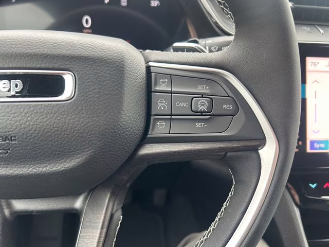 2026 Diamond Black Crystal Pearlcoat Jeep Grand Cherokee Limited 4X4 SUV