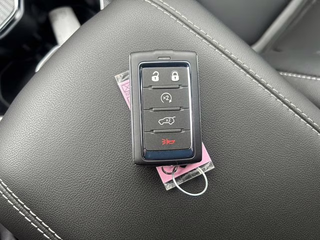 2026 Diamond Black Crystal Pearlcoat Jeep Grand Cherokee Limited 4X4 SUV