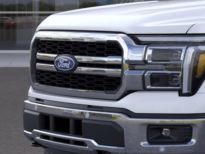 2025 Star White Metallic Tri-Coat Ford F-150 LARIAT 4X4 Truck