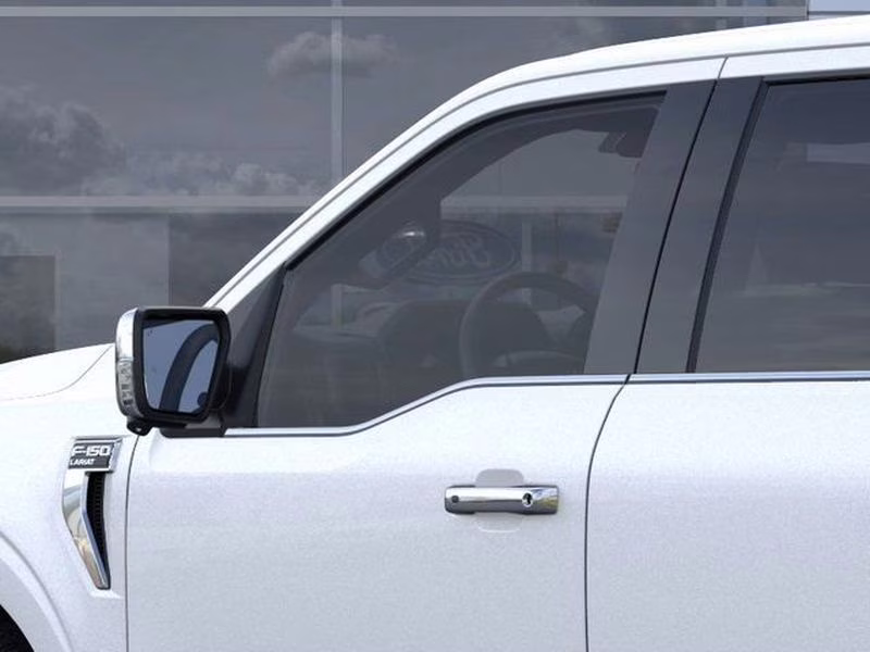 2025 Star White Metallic Tri-Coat Ford F-150 LARIAT 4X4 Truck