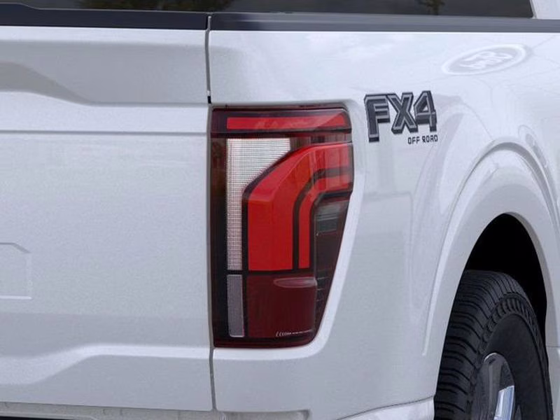 2025 Star White Metallic Tri-Coat Ford F-150 LARIAT 4X4 Truck
